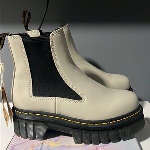 Women's Black and Cream Chelsea Boots